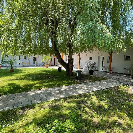 Liget Ueduelopark Aparthotel 3*