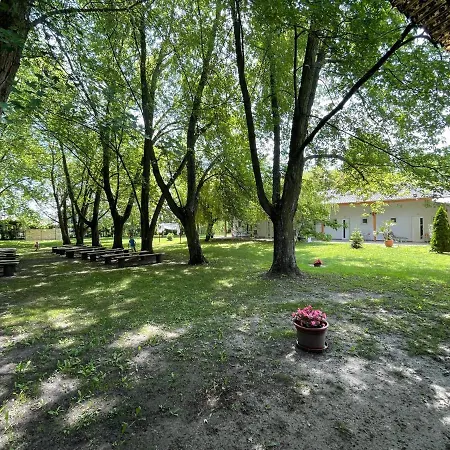 Liget Ueduelopark 3*