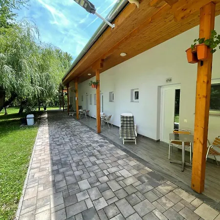 Liget Ueduelopark מלון דירות Fonyód