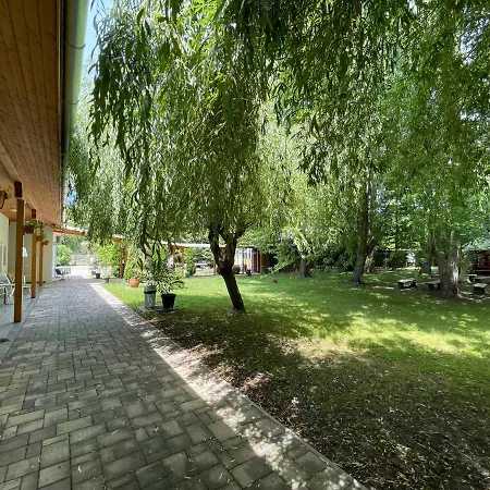 Liget Ueduelopark מלון דירות 3*