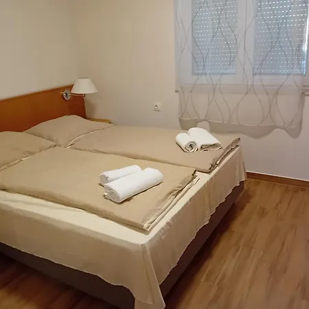 מלון דירות Liget Ueduelopark 3*