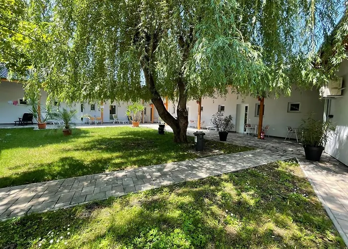 Liget Ueduelopark Ξενοδοχείο με διαμερίσματα 3*