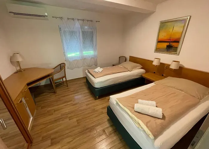 アパートホテル Liget Ueduelopark 3*