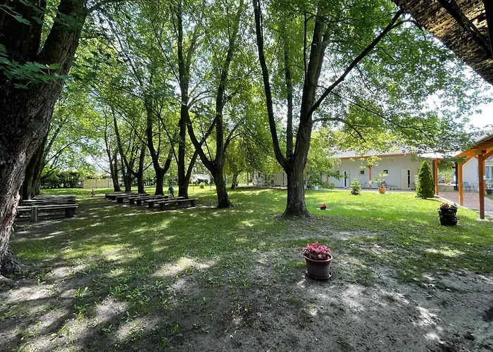 Liget Ueduelopark 3*