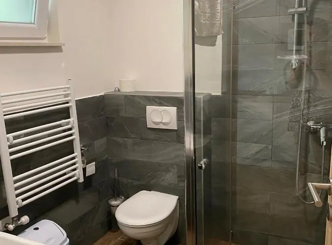 Ξενοδοχείο με διαμερίσματα Liget Ueduelopark 3*