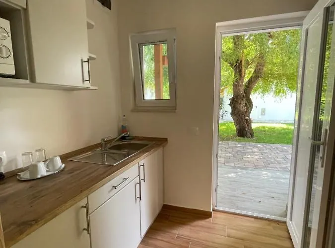 Ξενοδοχείο με διαμερίσματα Liget Ueduelopark 3*