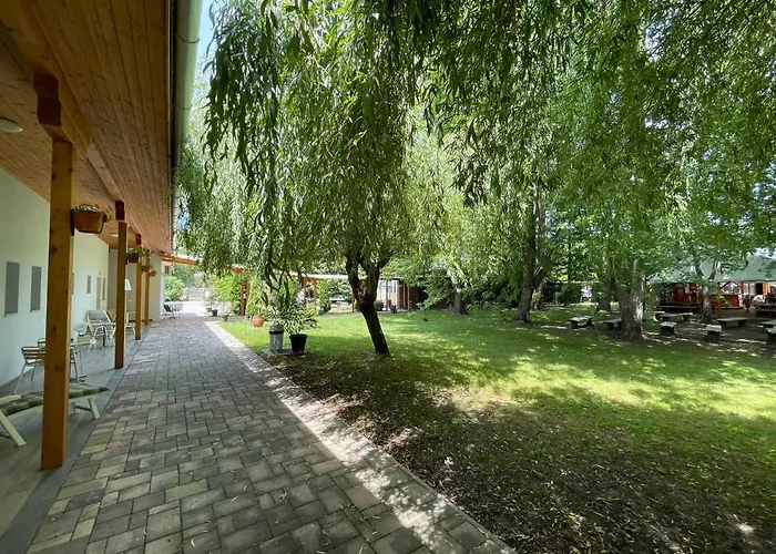 Liget Ueduelopark アパートホテル 3*