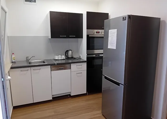 アパートホテル Liget Ueduelopark 3*