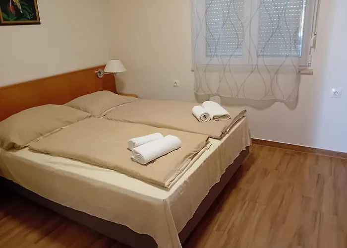 Ξενοδοχείο με διαμερίσματα Liget Ueduelopark 3*